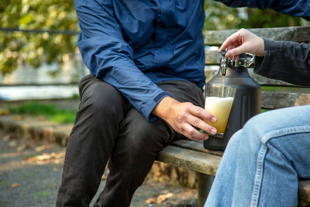 GrowlerWerks uKeg Go Carbonated Beverage Dispenser - 128 fl. oz. 5 GrowlerWerks uKeg Go Carbonated Beverage Dispenser - 128 fl. oz. - Image 5