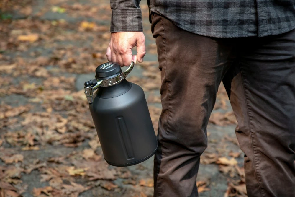 GrowlerWerks uKeg Go Carbonated Beverage Dispenser - 128 fl. oz. 4 GrowlerWerks uKeg Go Carbonated Beverage Dispenser - 128 fl. oz. - Image 4